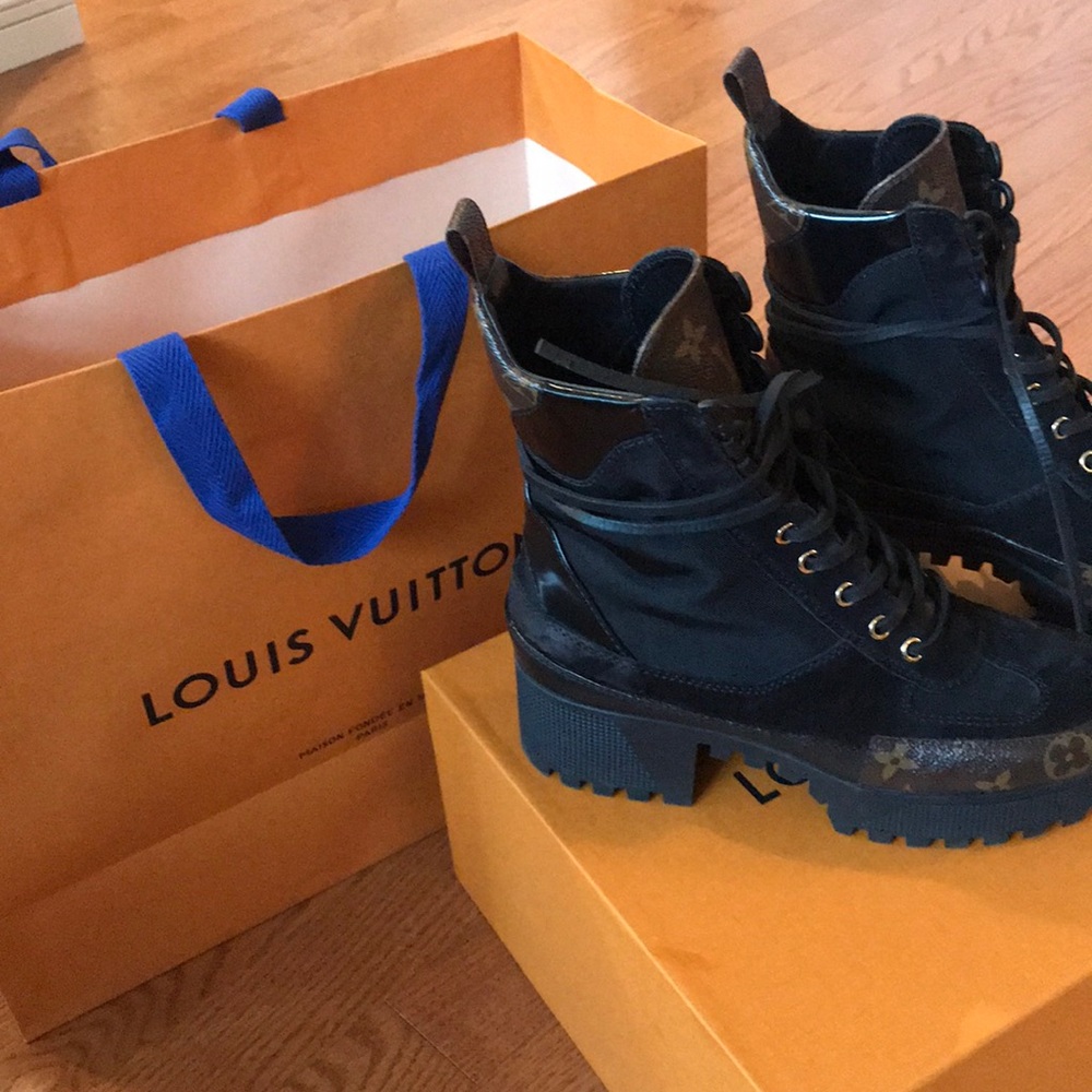 Louis Vuitton laureate boots
